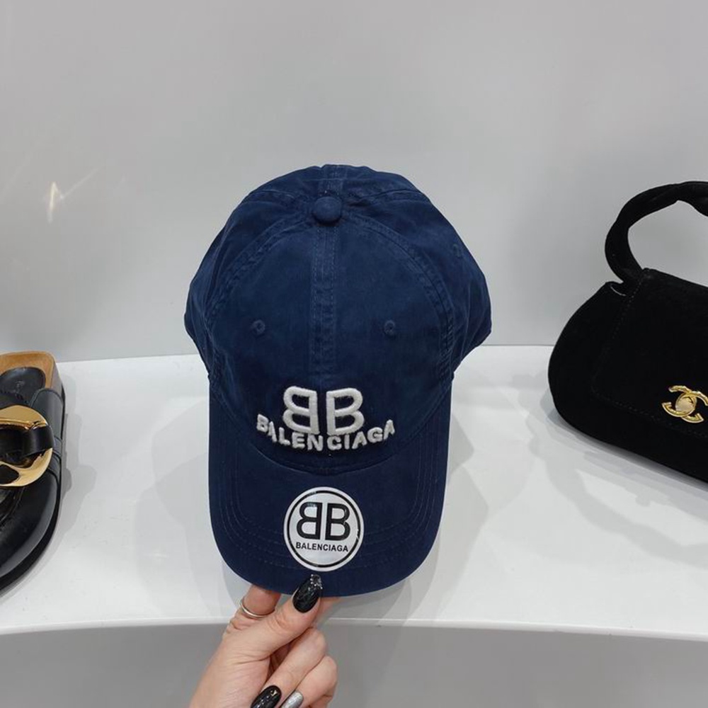 Ba*len*cia*ga hat